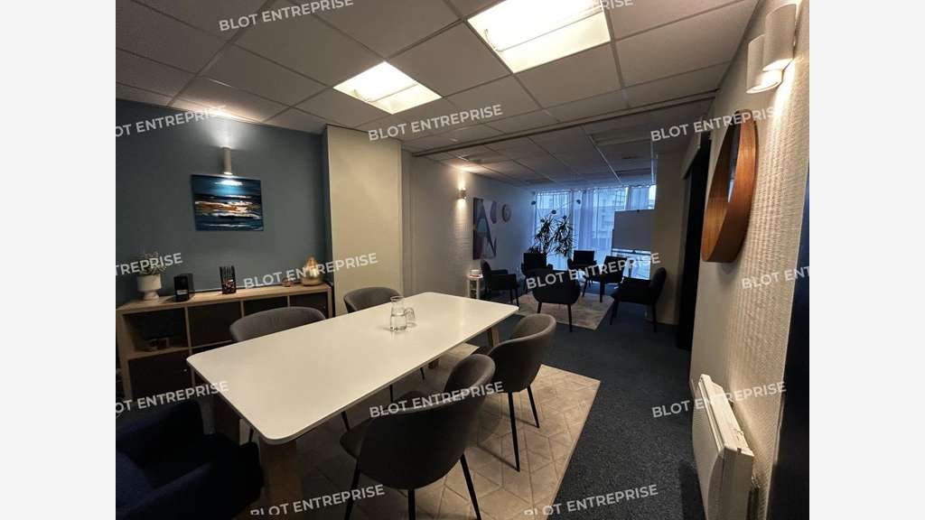 A vendre bureaux 105m² belle visibilité à Rezé