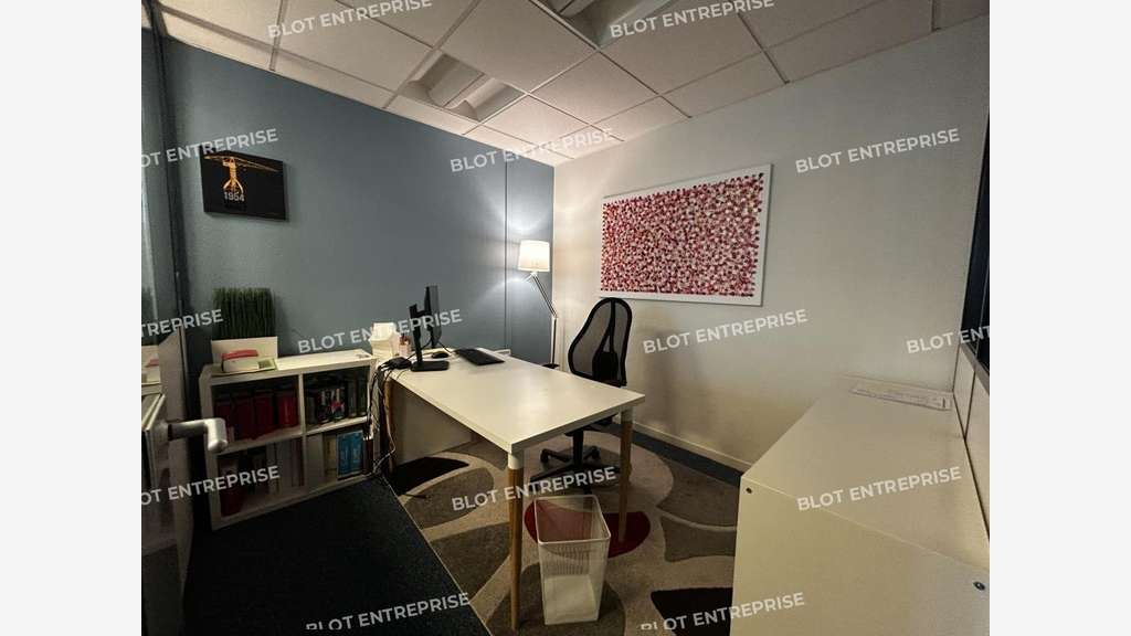 A vendre bureaux 105m² belle visibilité à Rezé