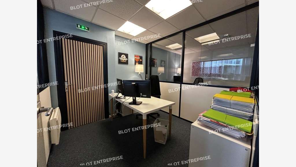 A vendre bureaux 105m² belle visibilité à Rezé