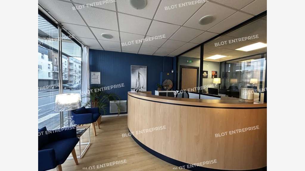 A vendre bureaux 105m² belle visibilité à Rezé