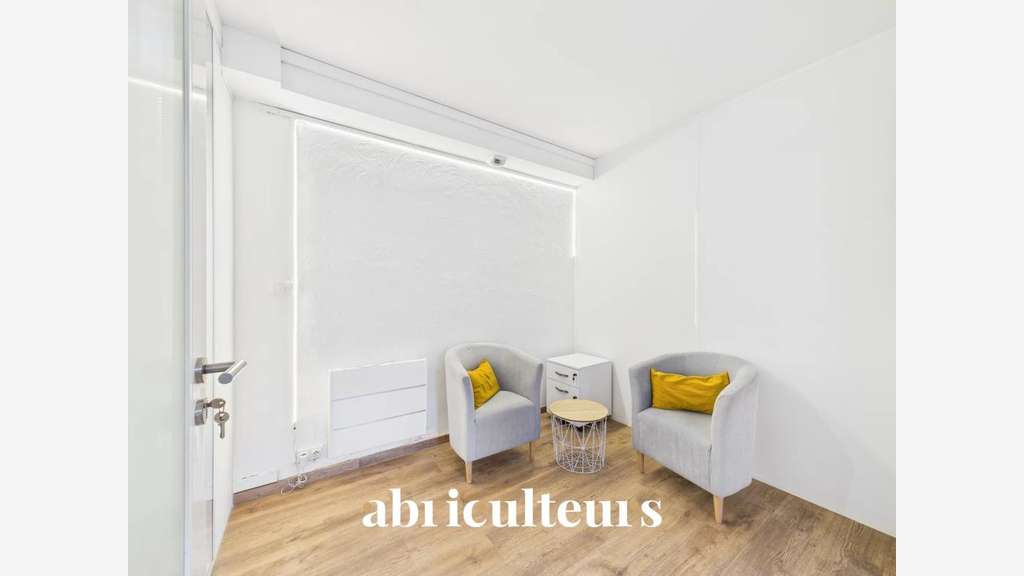 Bureau au rdc de 64m2 en vente à Rezé (44400)