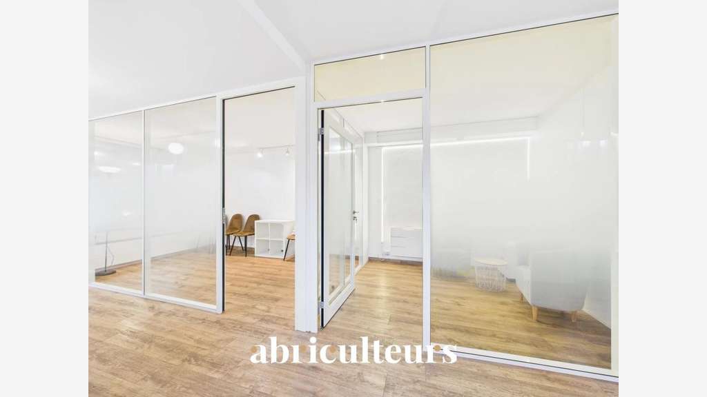 Bureau au rdc de 64m2 en vente à Rezé (44400)