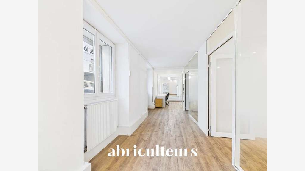 Bureau au rdc de 64m2 en vente à Rezé (44400)