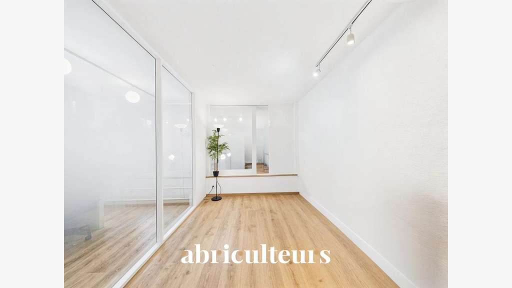 Bureau au rdc de 64m2 en vente à Rezé (44400)