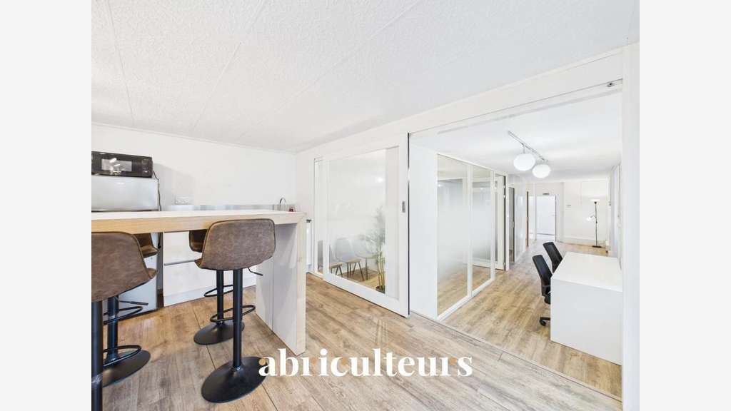 Bureau au rdc de 64m2 en vente à Rezé (44400)