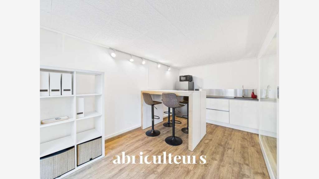 Bureau au rdc de 64m2 en vente à Rezé (44400)