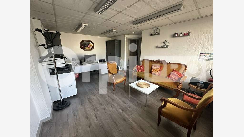BUREAU à vendre dans le 69