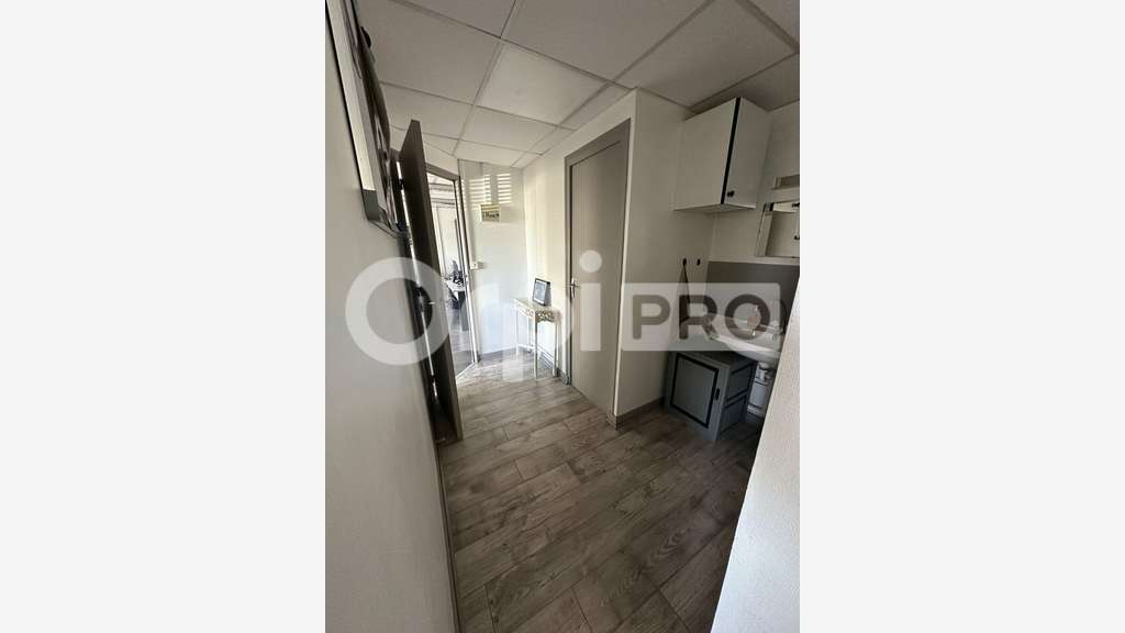 Bureau de rapport à vendre à Rillieux-la-Pape