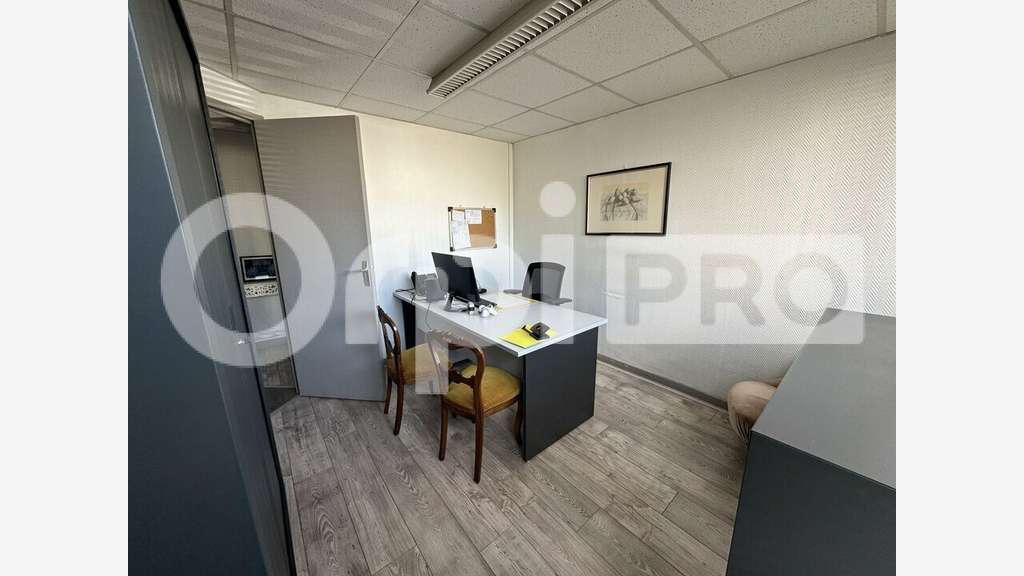 BUREAU à vendre dans le 69