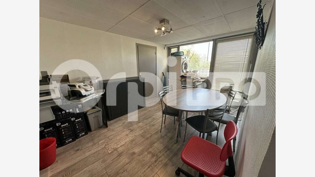 BUREAU à vendre dans le 69