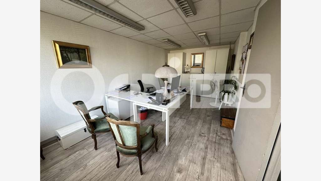 BUREAU à vendre dans le 69