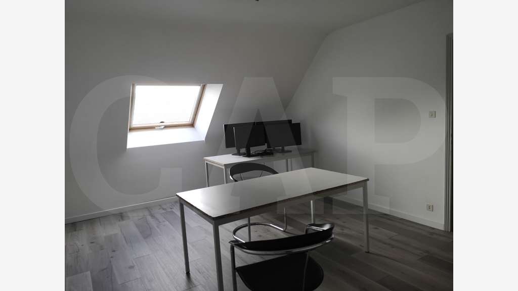 AV bureaux 160m² atypiques à Saint-Avé empl pro