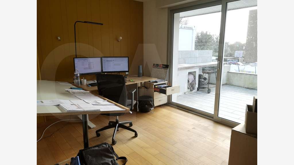 AV bureaux 160m² atypiques à Saint-Avé empl pro