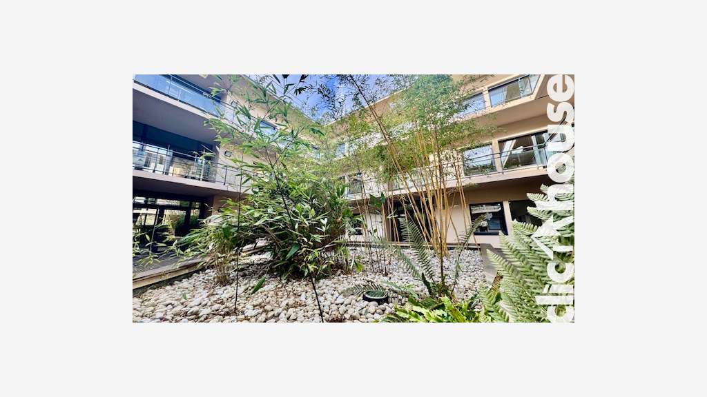 AV bureaux 148m² pôle d'activités à Saint-Contest