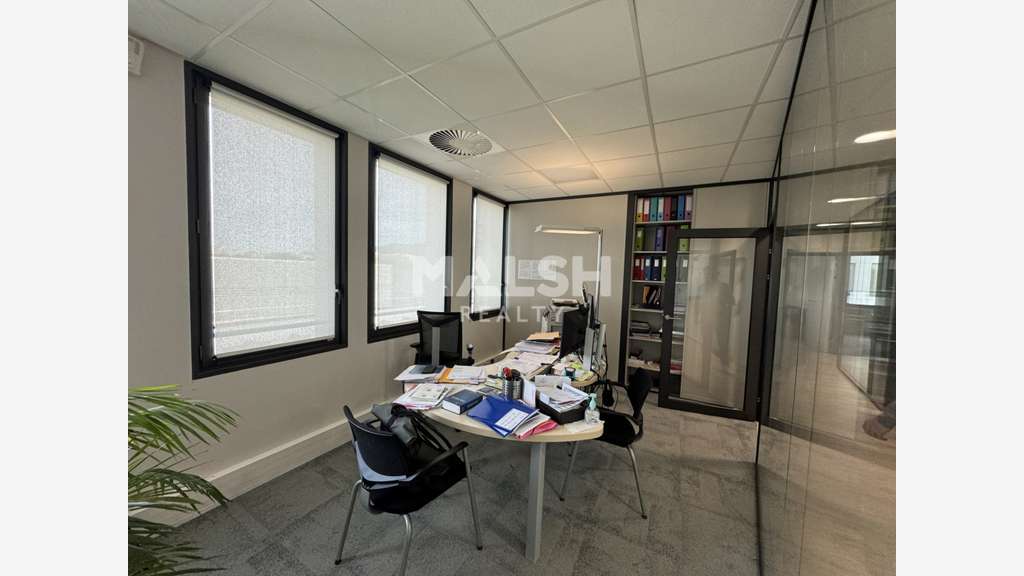 A louer ou à vendre bureaux 202m² à Saint Etienne