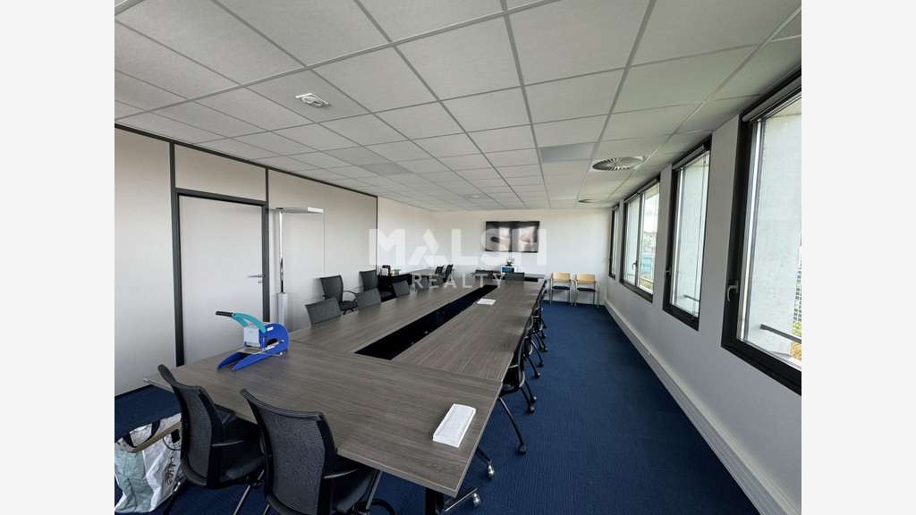 A louer ou à vendre bureaux 202m² à Saint Etienne