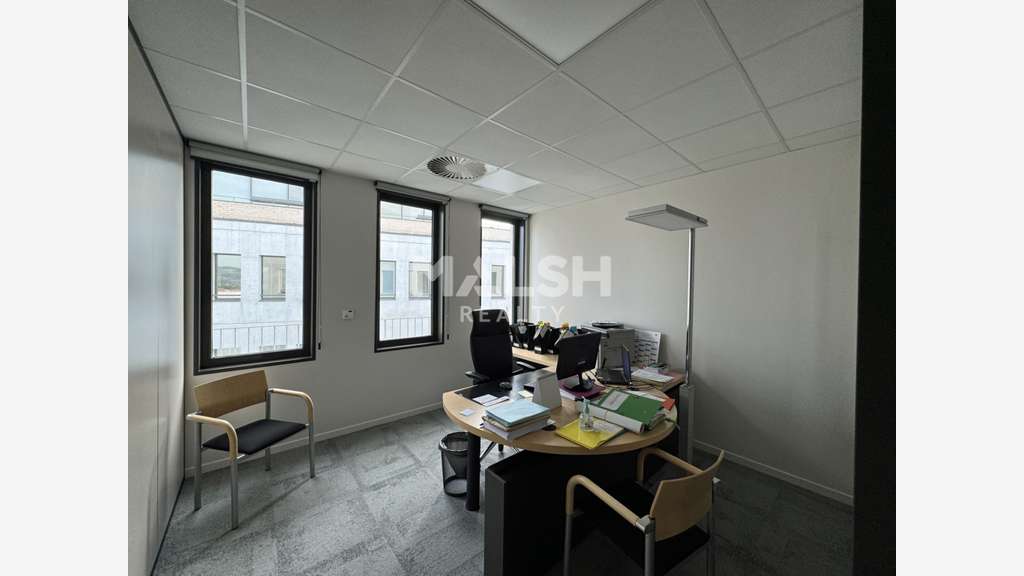 A louer ou à vendre bureaux 202m² à Saint Etienne
