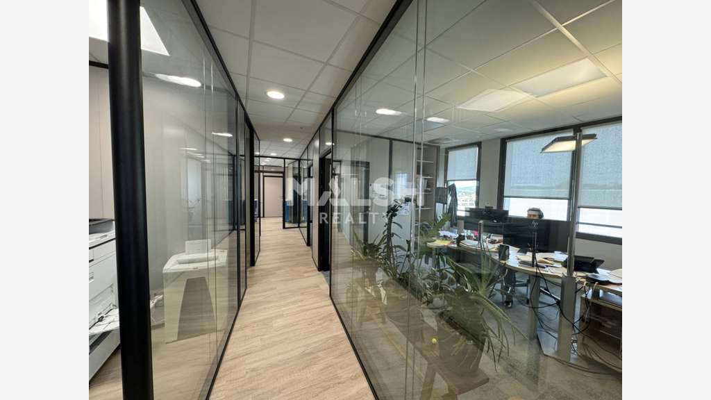 A louer ou à vendre bureaux 202m² à Saint Etienne