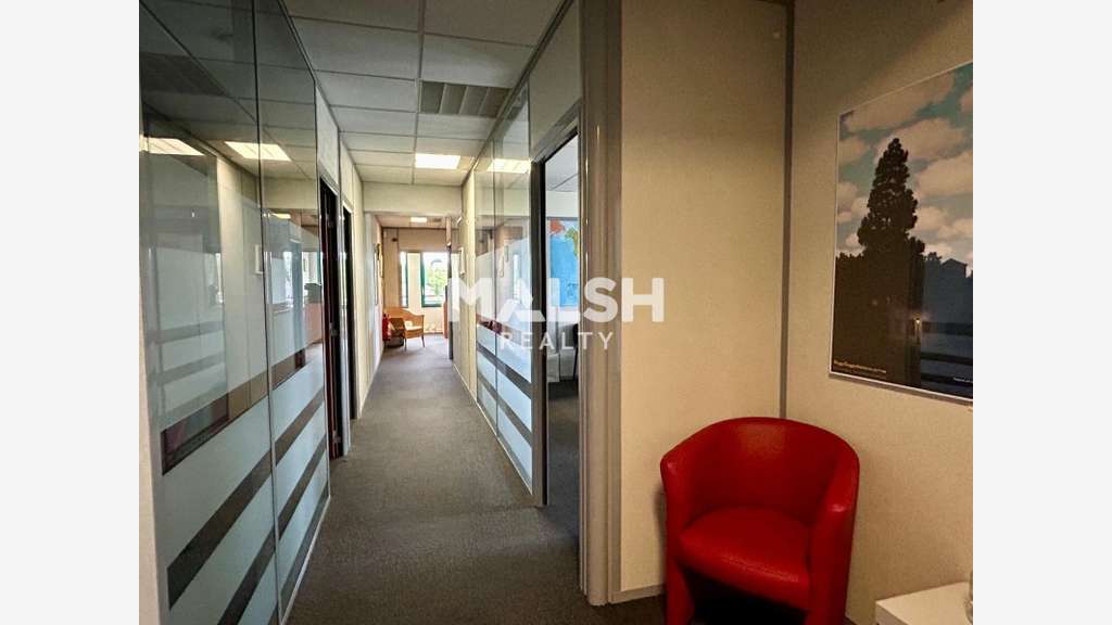 À vendre bureaux 136m² à Saint-Genis-Laval