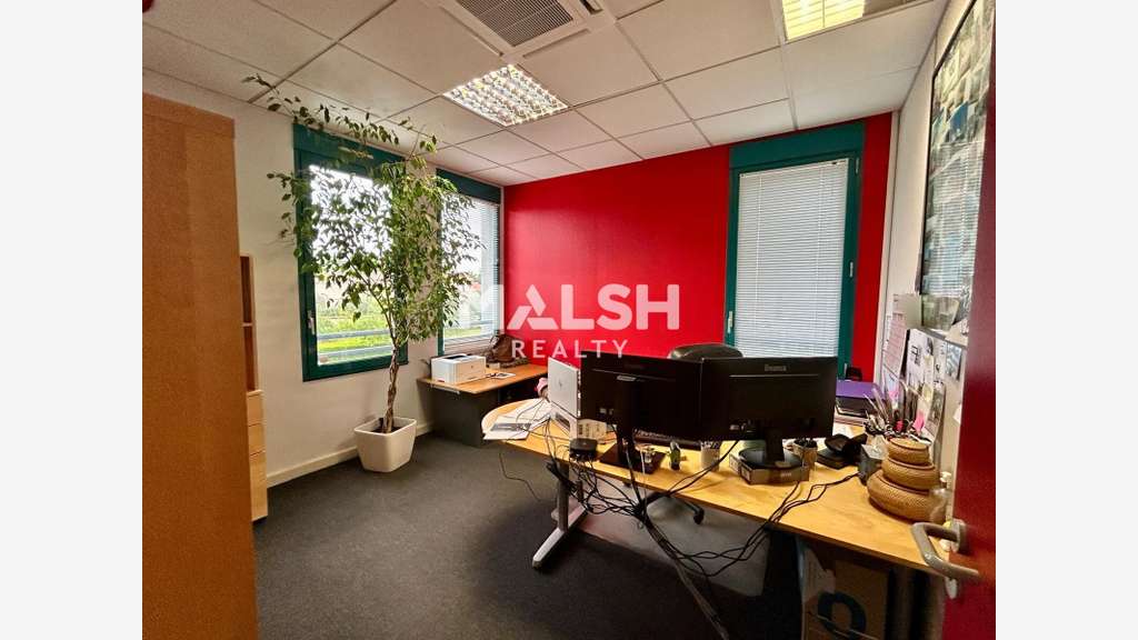 À vendre bureaux 136m² à Saint-Genis-Laval