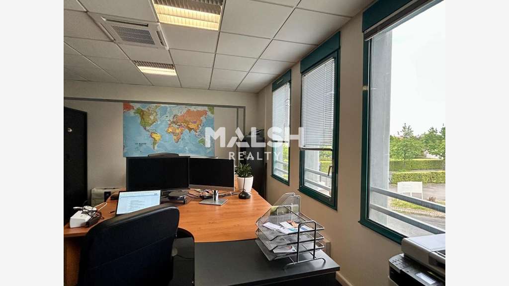 À vendre bureaux 136m² à Saint-Genis-Laval
