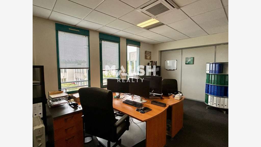 À vendre bureaux 136m² à Saint-Genis-Laval