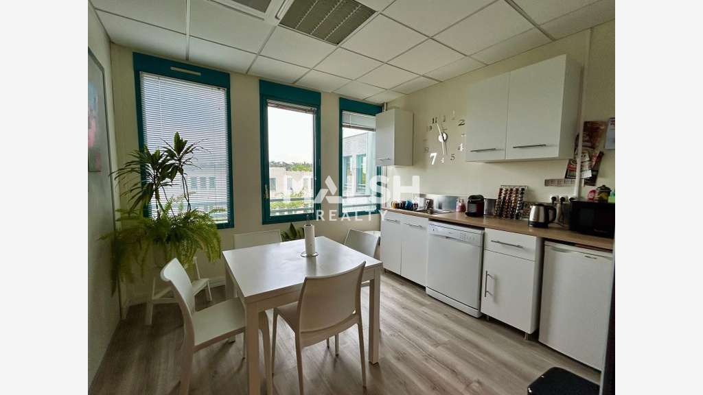 À vendre bureaux 136m² à Saint-Genis-Laval