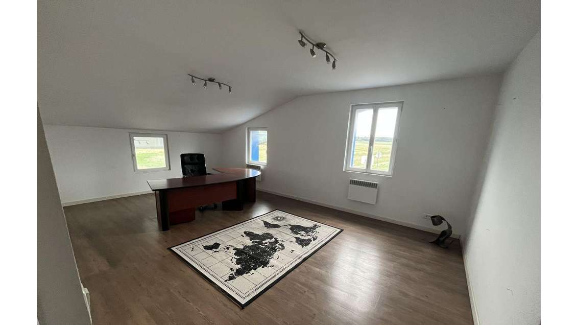 Vente bureaux 176m² St-Germain-Laval ZA Merlange 