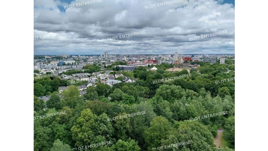 A vendre-a louer bureaux 769m² R+1 La Courrouze