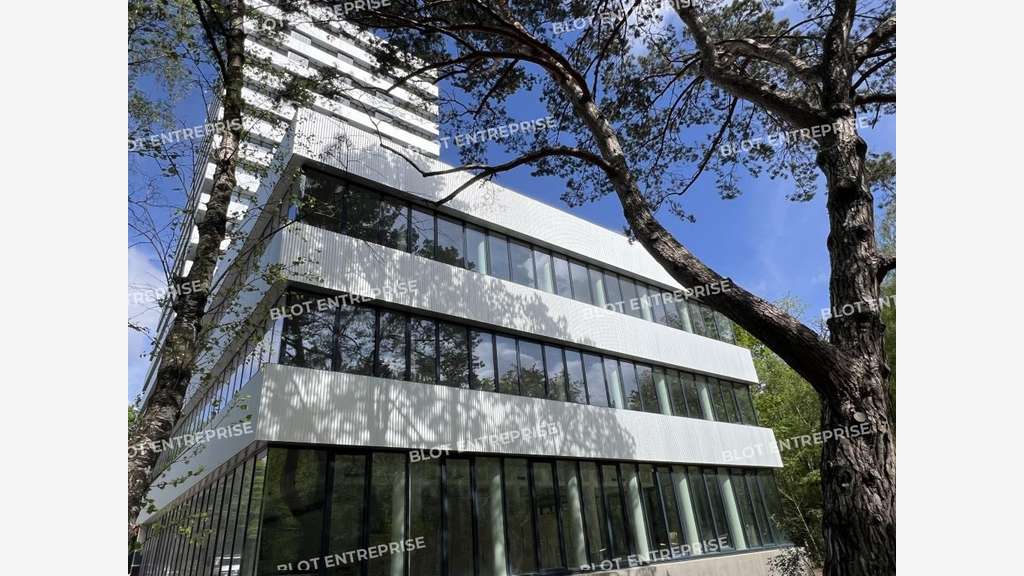 A vendre-a louer bureaux 769m² R+1 La Courrouze