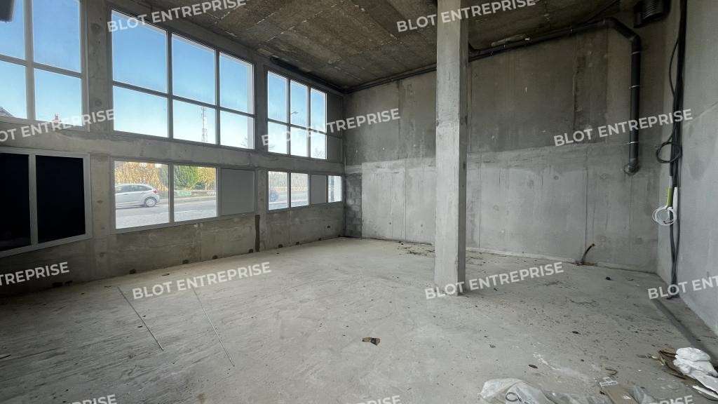 Loue local 75m² empl strat St Jacques de la Lande