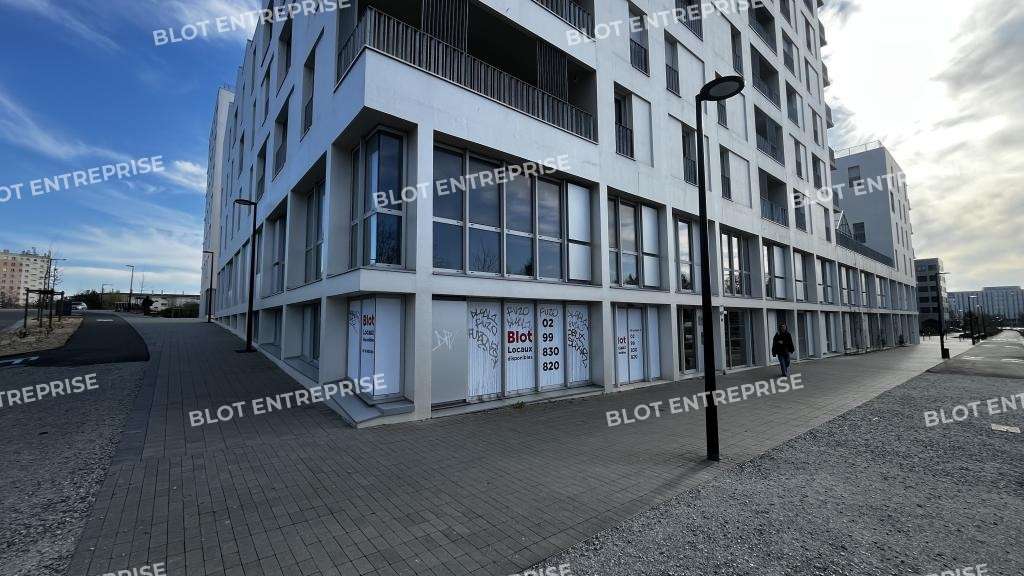 Loue local 75m² empl strat St Jacques de la Lande