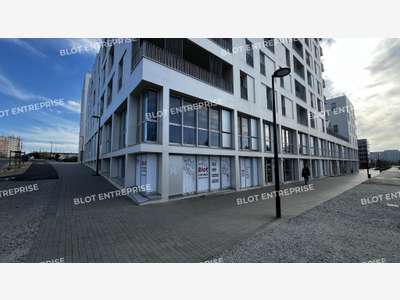 Loue local 75m² empl strat St Jacques de la Lande
