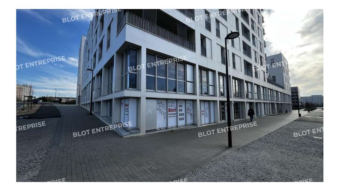 Loue local 75m² empl strat St Jacques de la Lande