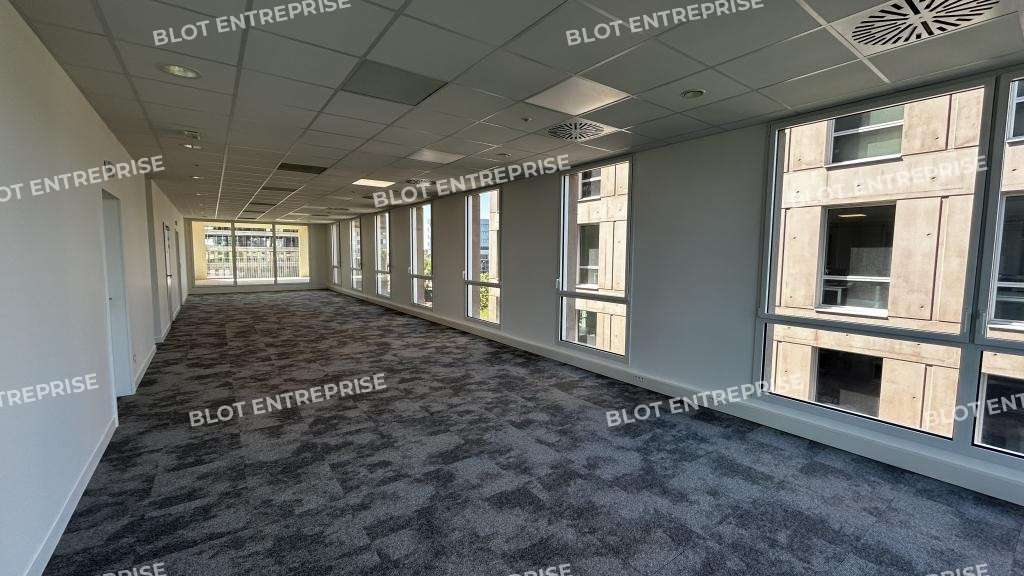 A vendre/a louer bureaux neufs 275m² la Courrouze