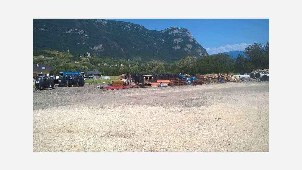 Locaux et bureaux loués à vendre à Saint-Jeoire
