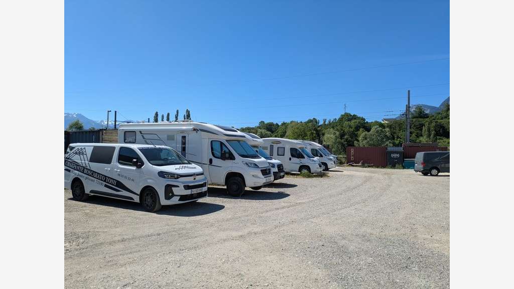 Locaux et bureaux loués à vendre à Saint-Jeoire