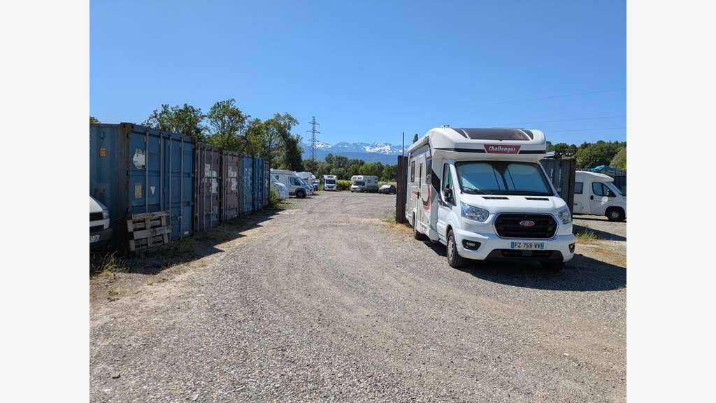 Locaux et bureaux loués à vendre à Saint-Jeoire