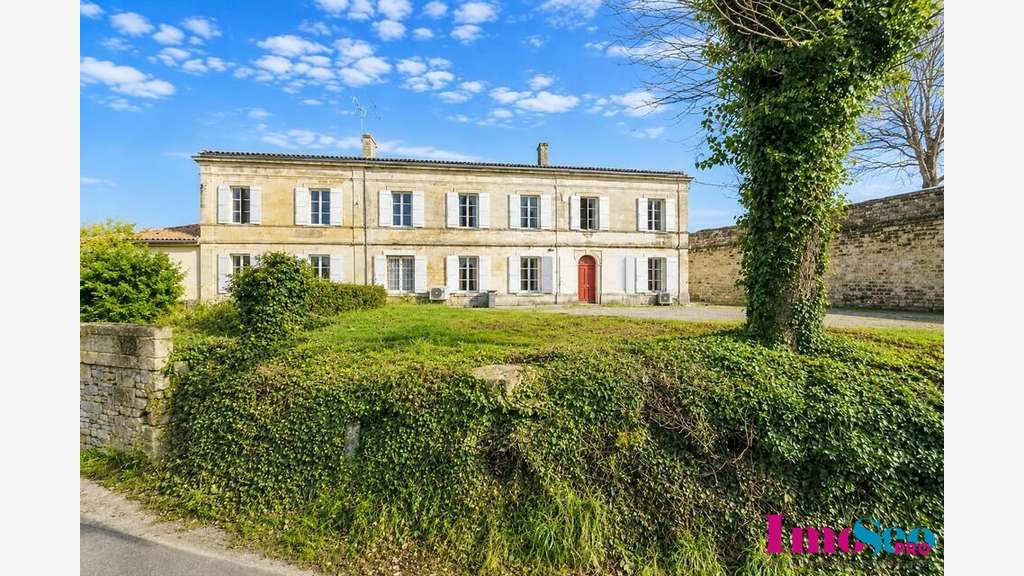 Bureaux 250m² à vendre à Saint-Loubès