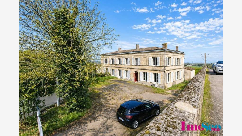 Bureaux 250m² à vendre à Saint-Loubès