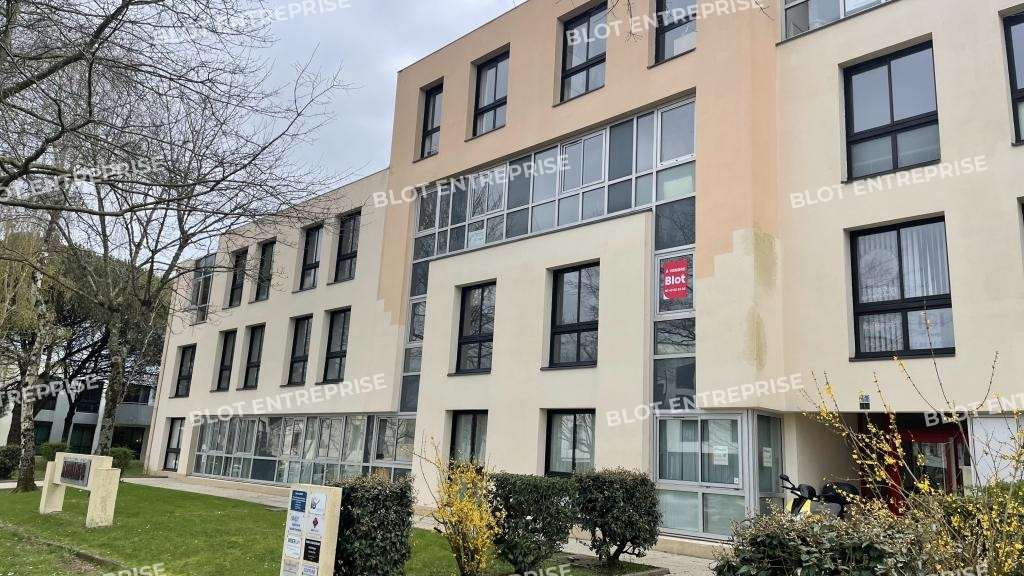 À vendre bureaux 111m² à Saint Nazaire