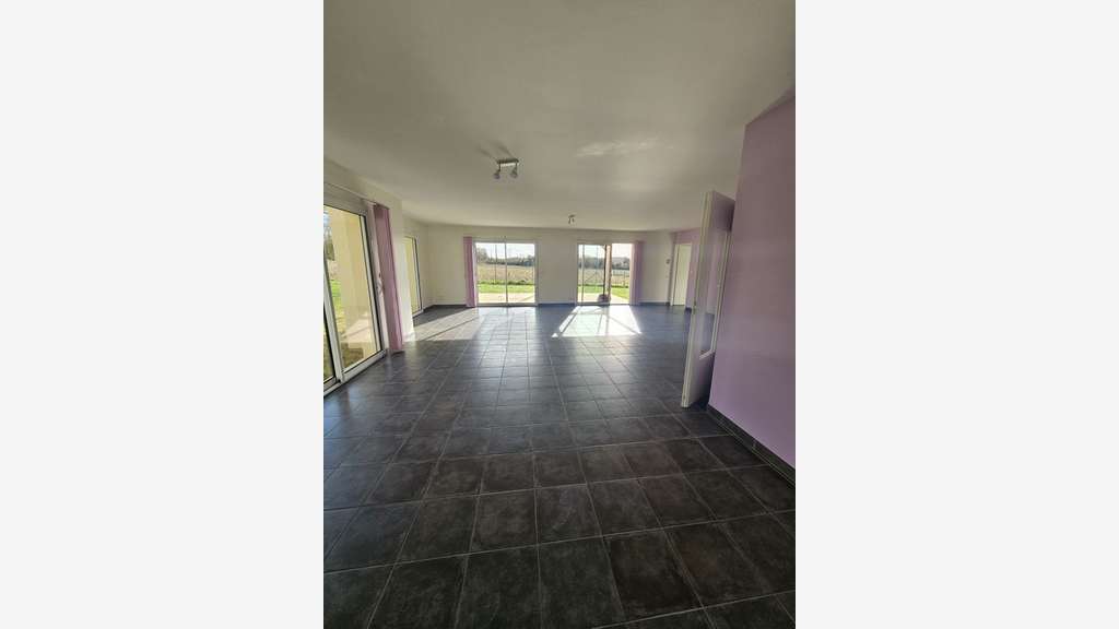 A vendre Bureaux de 220 m² Saintes (17)