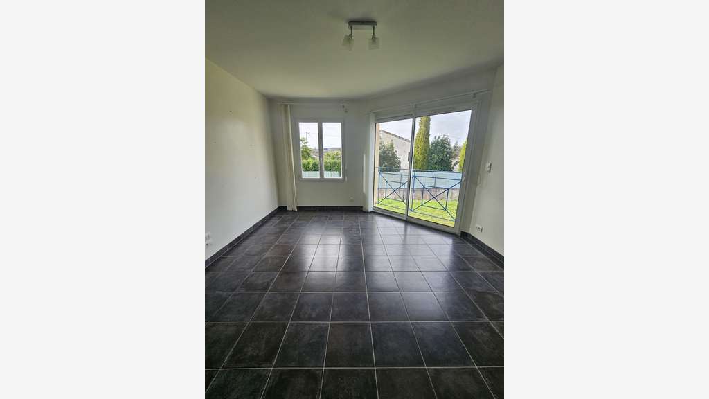 A vendre Bureaux de 220 m² Saintes (17)