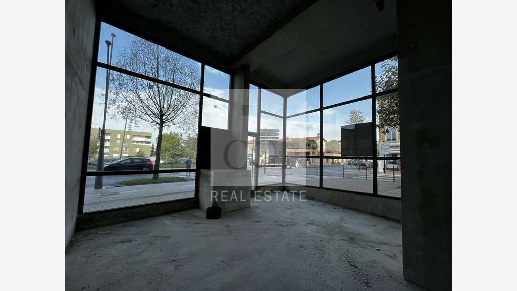 Vente bureaux brut de béton à Sathonay-Camp