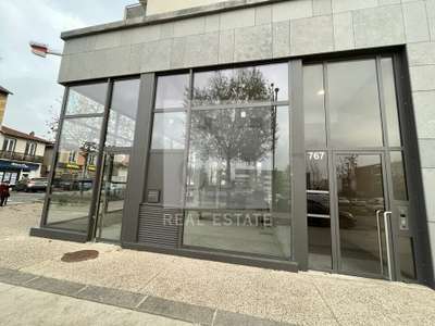 Vente bureaux brut de béton à Sathonay-Camp