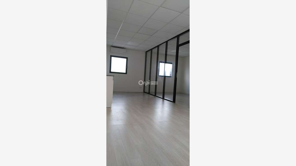 Local d'activité 150m² à vendre à Serres-Castet