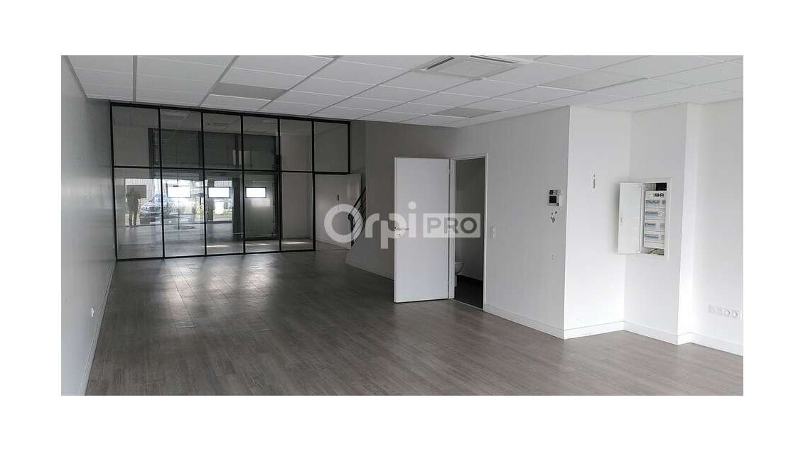 Local d'activité 150m² à vendre à Serres-Castet