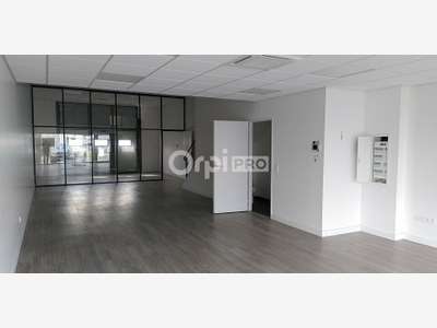 Local d'activité 150m² à vendre à Serres-Castet
