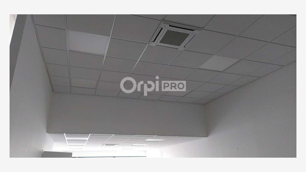 Local d'activité 150m² à vendre à Serres-Castet