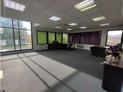 Vente murs bureaux 85m² à Serris